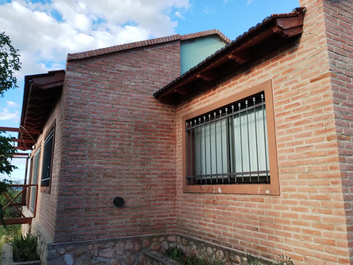 Chalet con pileta en Las Rabonas con lindas vistas (RETASADO)