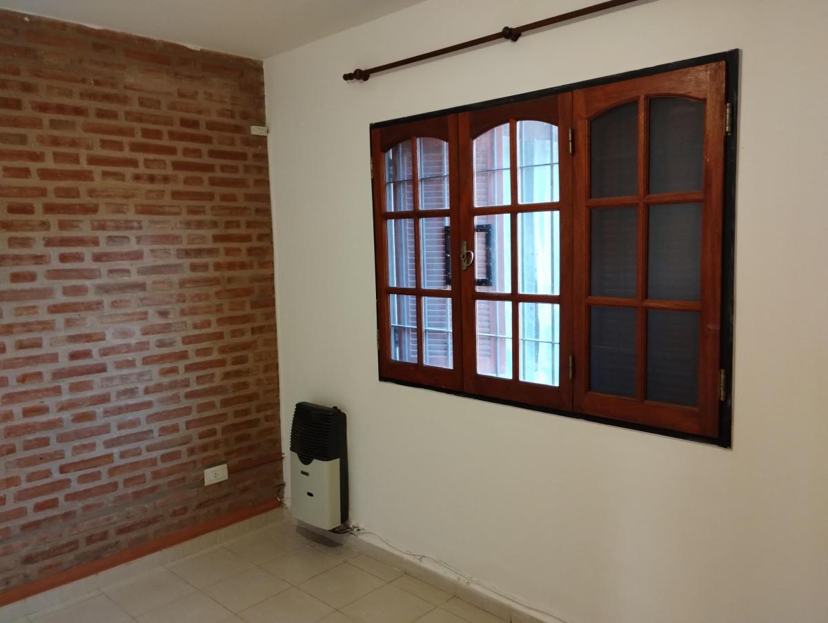 Hermoso Chalet 2 Plantas con Quincho en Barrio Residencial Mina Clavero 2