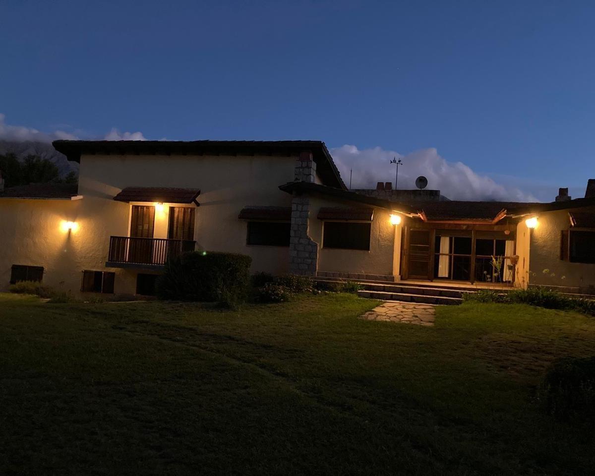 Imponente Chalet 2 Plantas Amplio Parque, 2 Piscinas y Casa Casero en Las Calles 1