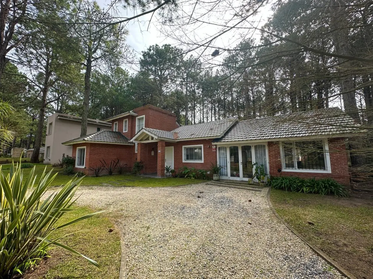 CASA EN VENTA EN PINAMAR NORTE - 5 AMBIENTES CON JARDIN, PLAYROOM Y SUITES 1