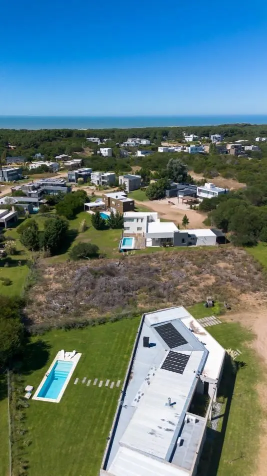 LOTE EN VENTA EN COSTA ESMERALDA - 1500 M² EN CUL-DE-SAC, LISTO PARA CONSTRUIR 4