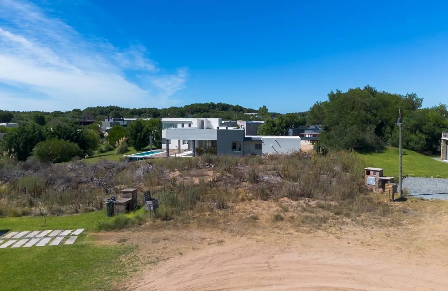 LOTE EN VENTA EN COSTA ESMERALDA - 1500 M² EN CUL-DE-SAC, LISTO PARA CONSTRUIR 2