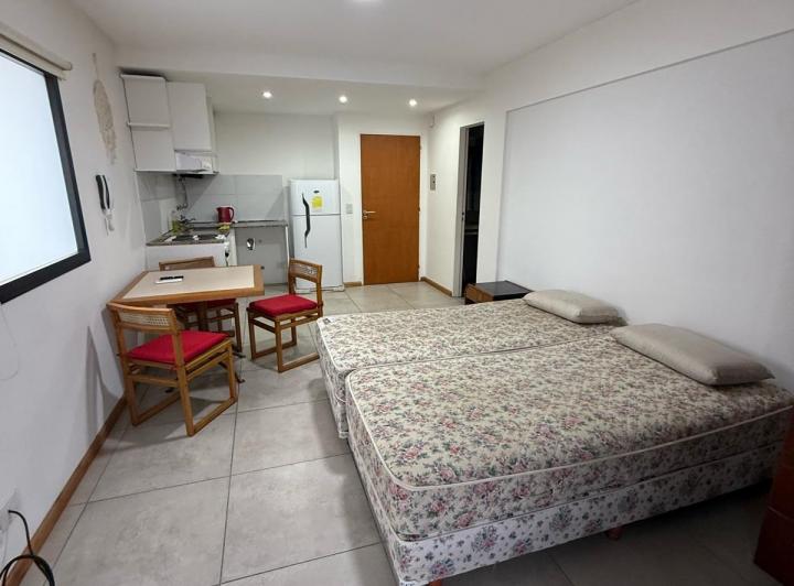 Departamento en Luis Agote 1