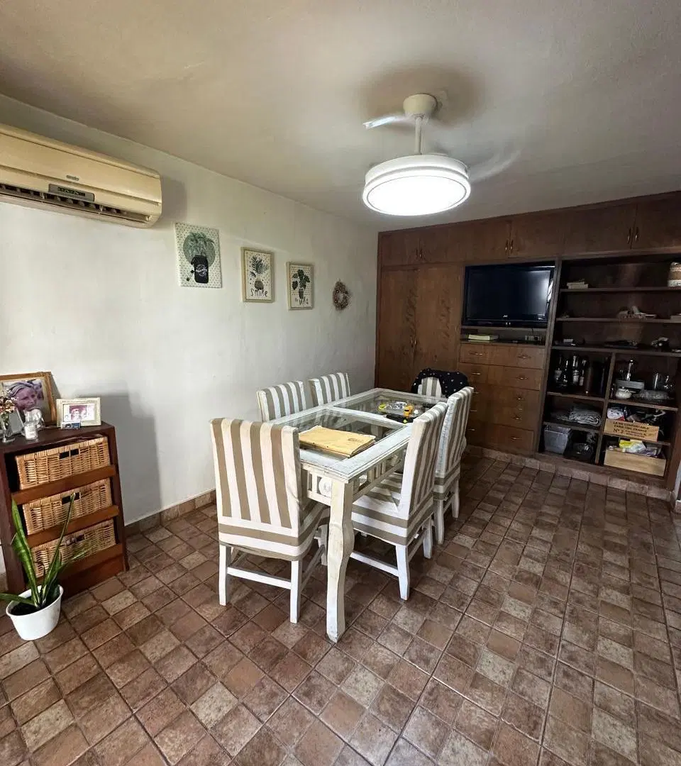 Casa de 3 Dormitorios con Patio y Cochera en Barrio Jardín Hipódromo 1