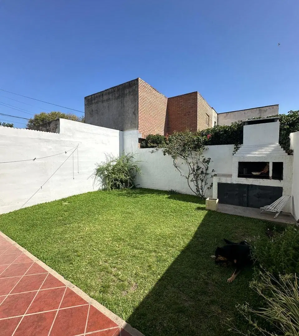 Casa de 3 Dormitorios con Patio y Cochera en Barrio Jardín Hipódromo 5