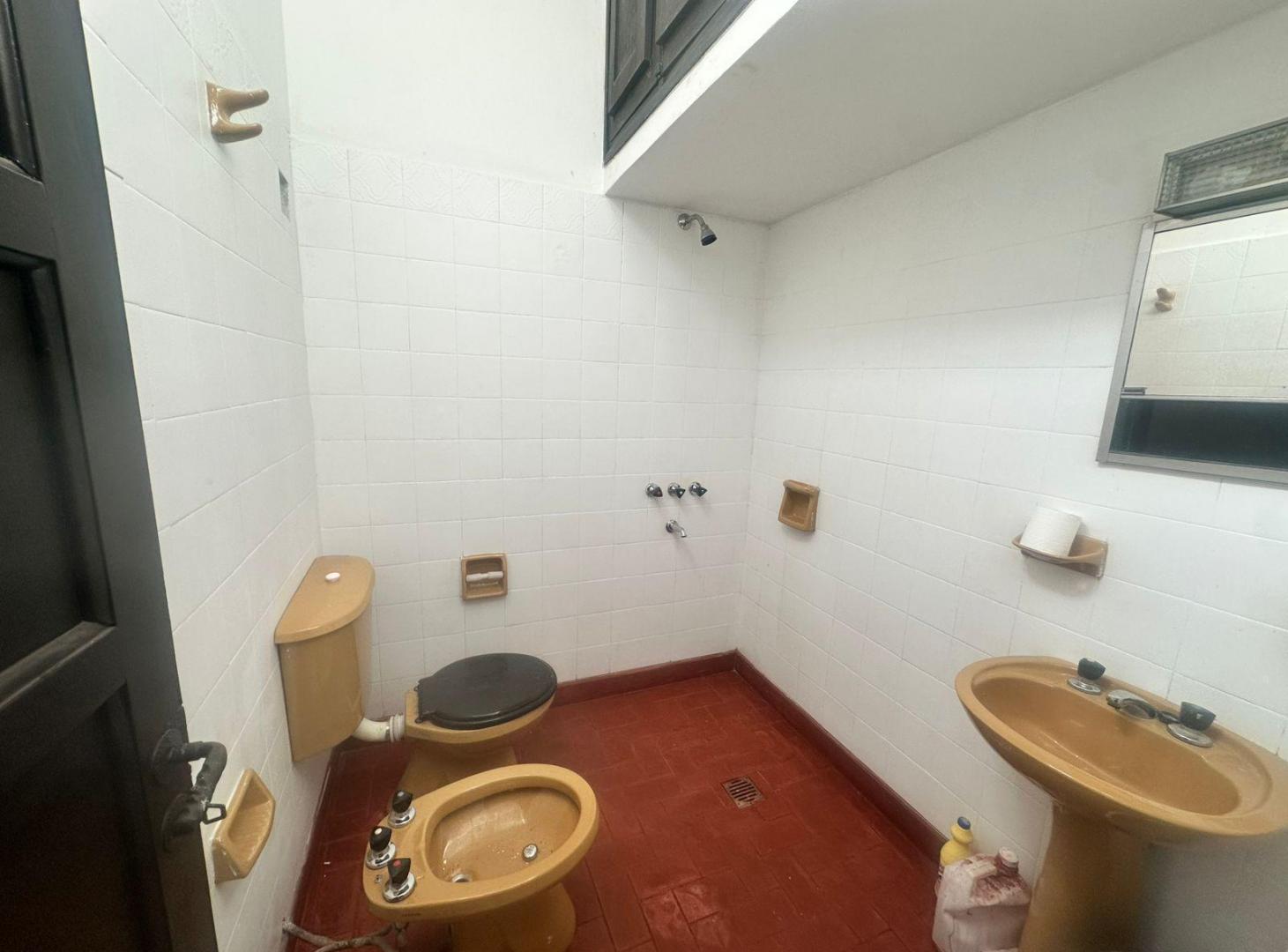 Foto de Casa comercial en alquiler sobre Montevideo 523, imagen 2