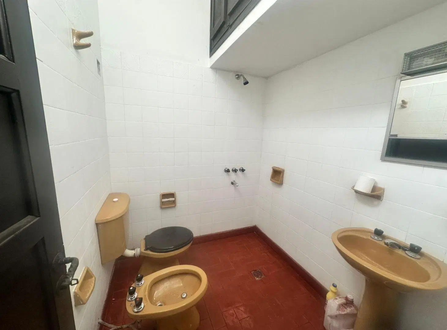 Casa comercial en alquiler sobre Montevideo 523 2
