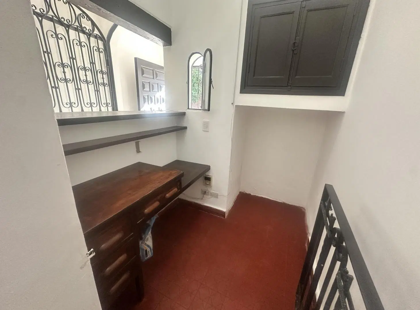 Casa Comercial en Alquiler - 6 oficinas consultorios-B Gemes 5