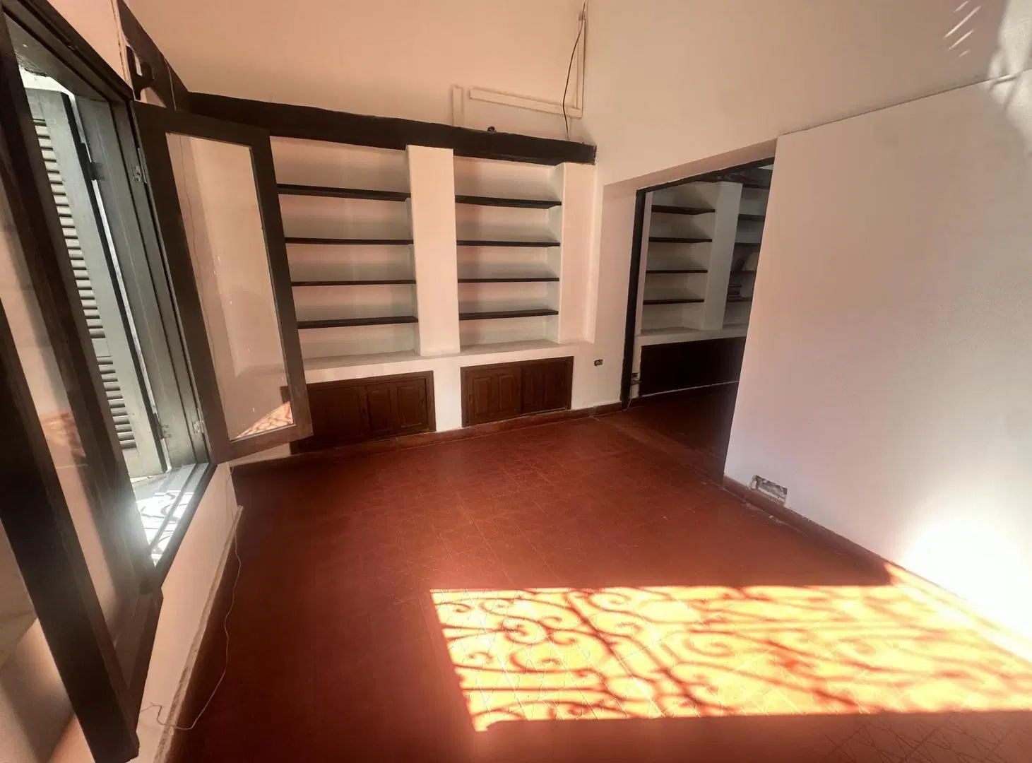 Casa Comercial en Alquiler - 6 oficinas consultorios-B Gemes 8