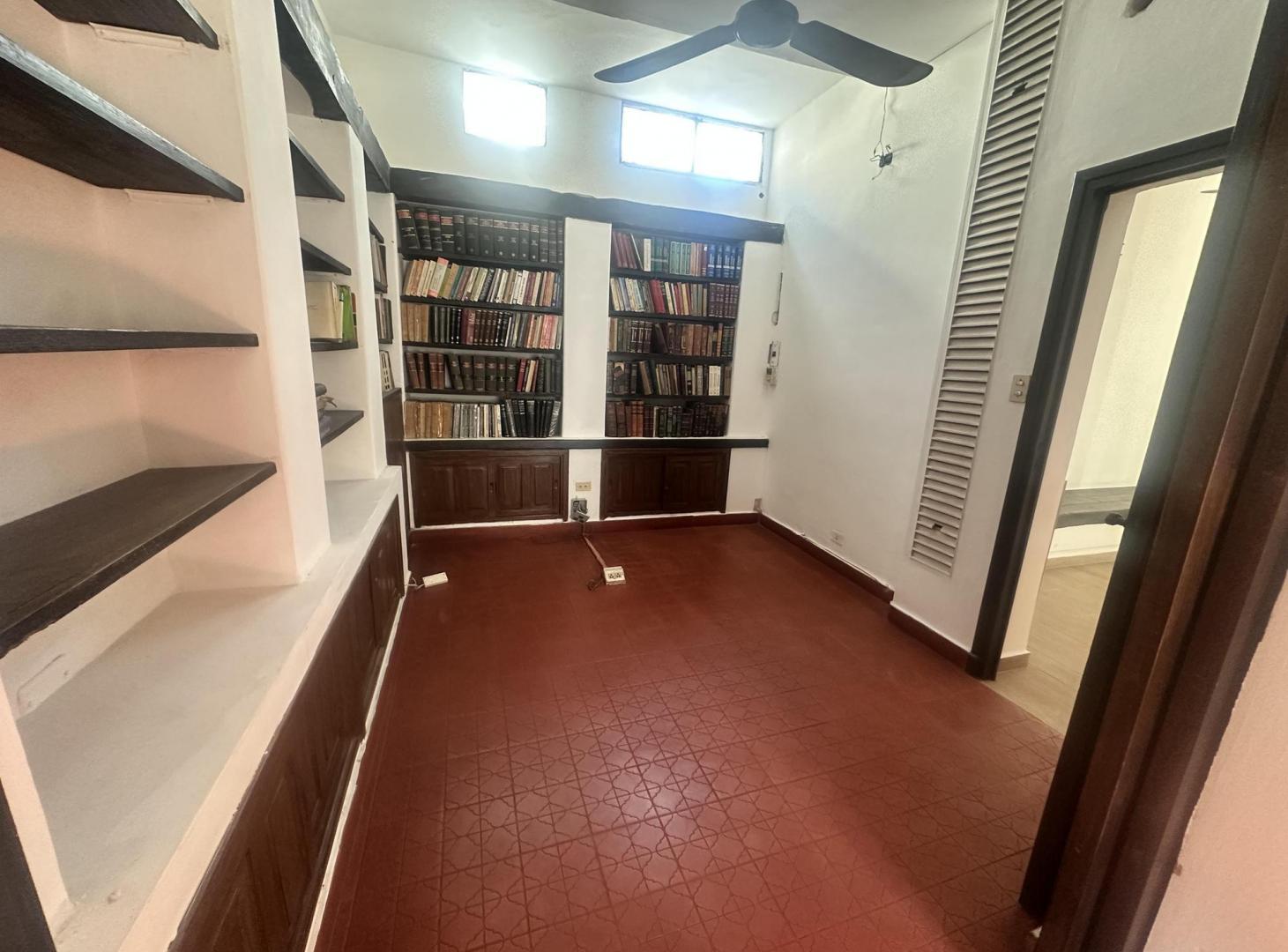 Foto de Casa Comercial en Alquiler - 6 oficinas consultorios-B Gemes, imagen 4