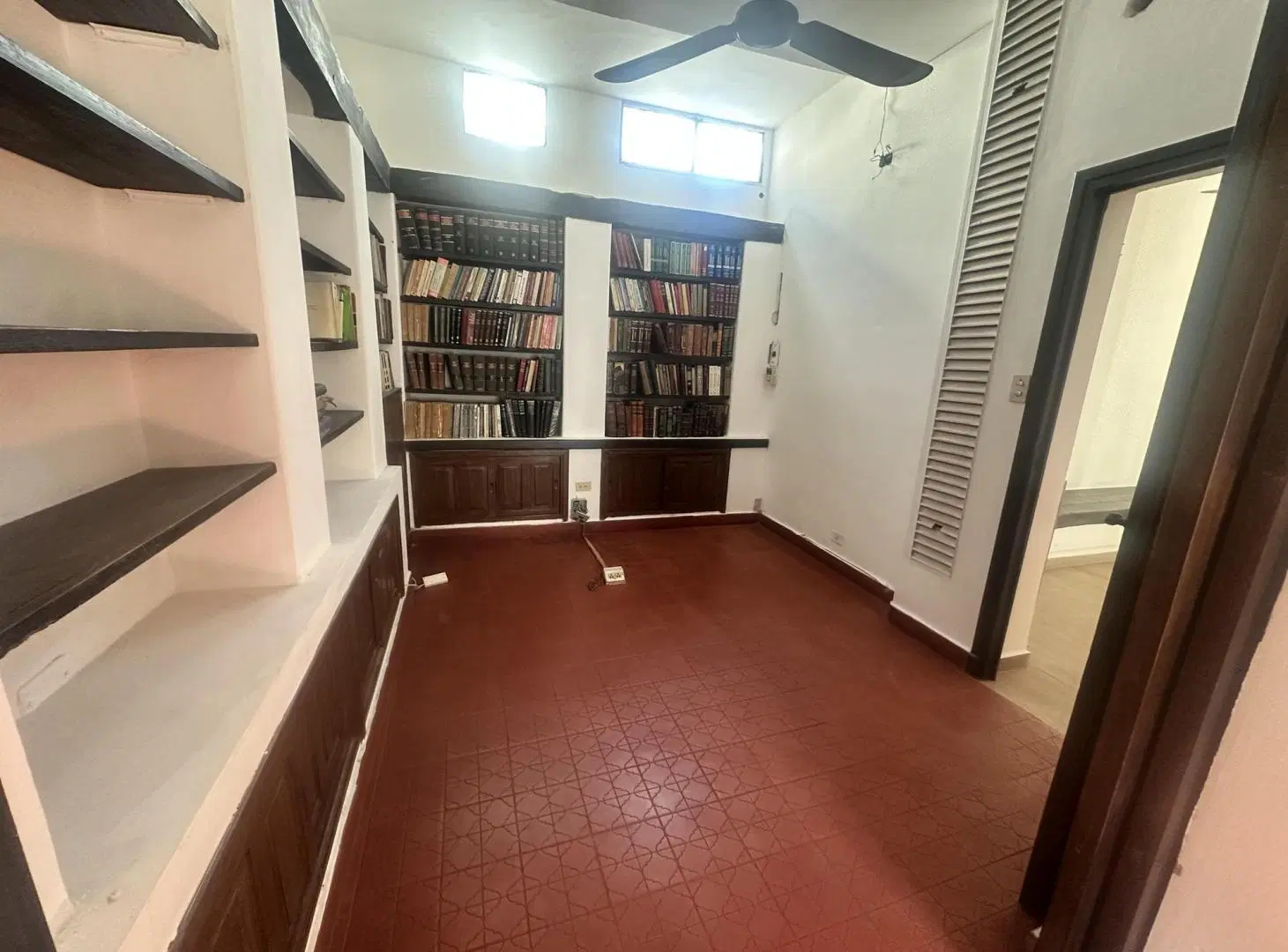 Casa Comercial en Alquiler - 6 oficinas consultorios-B Gemes 4