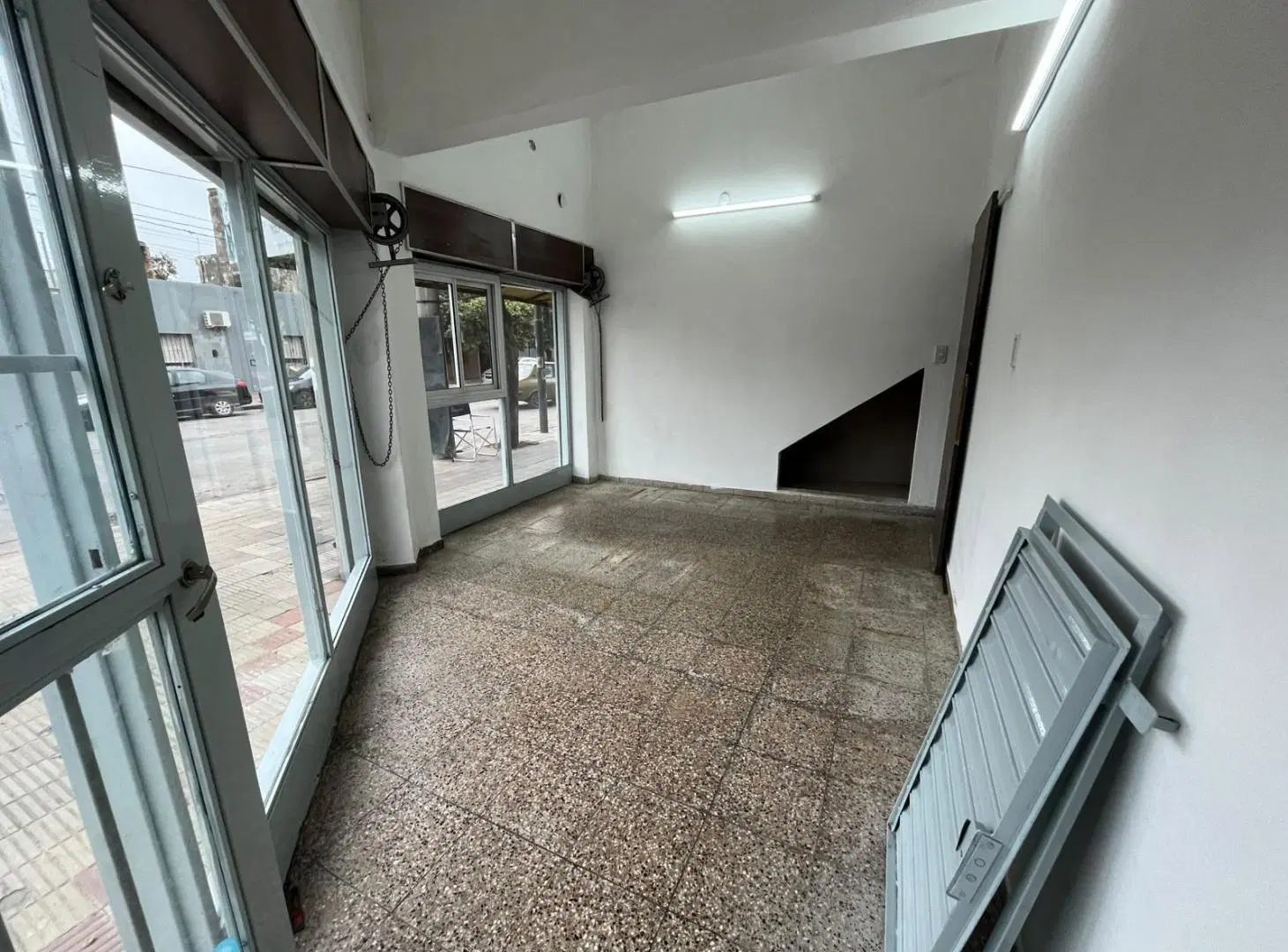 LOCAL COMERCIAL ESQUINA SOBRE AV. CORNELIO SAAVEDRA 3