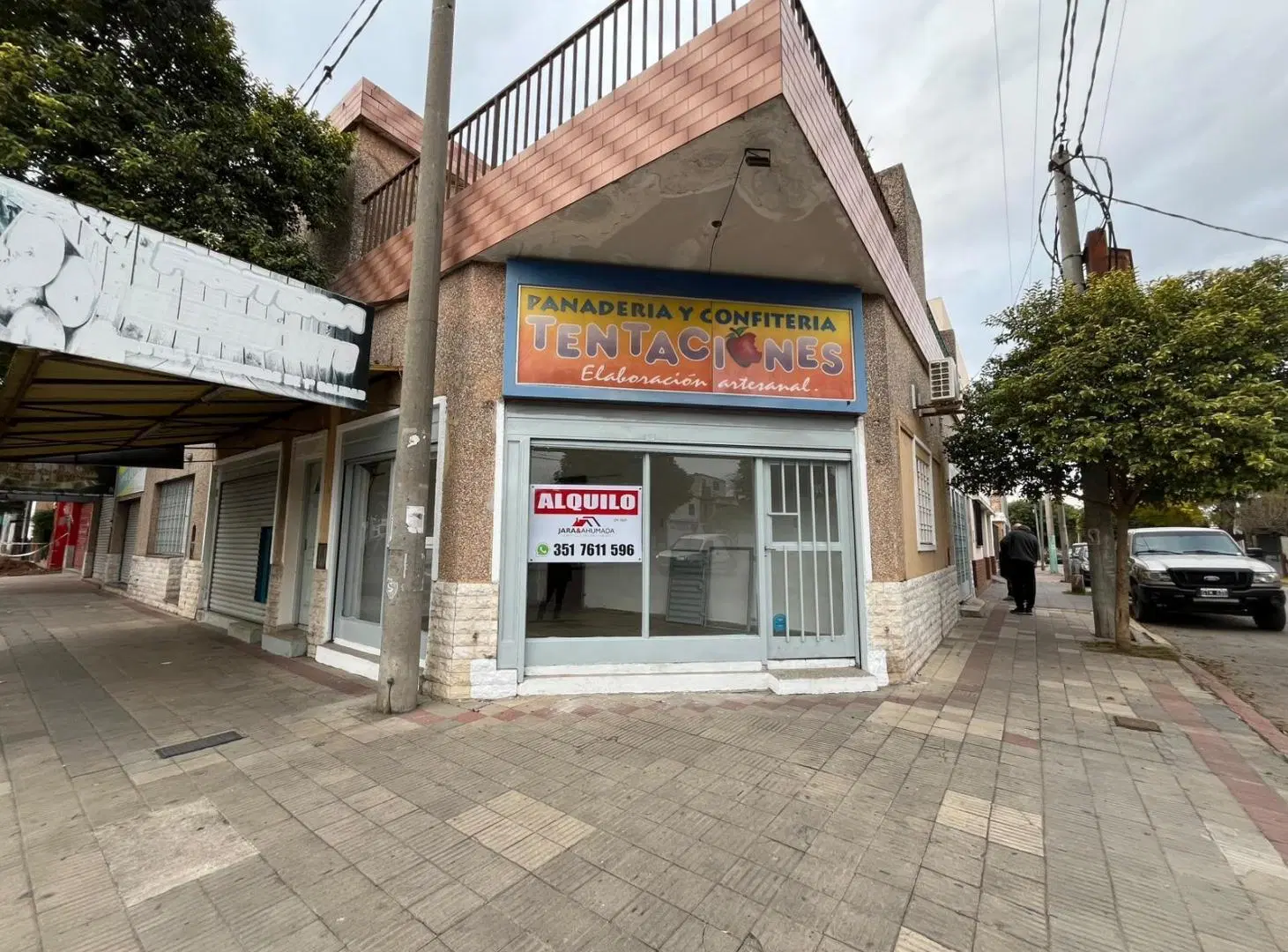 LOCAL COMERCIAL ESQUINA SOBRE AV. CORNELIO SAAVEDRA 3