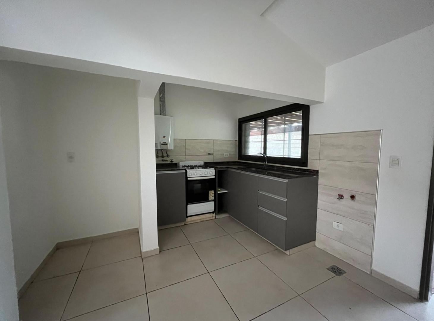 CASA 3 DORM EN HOUSING  EXPENSAS BAJAS