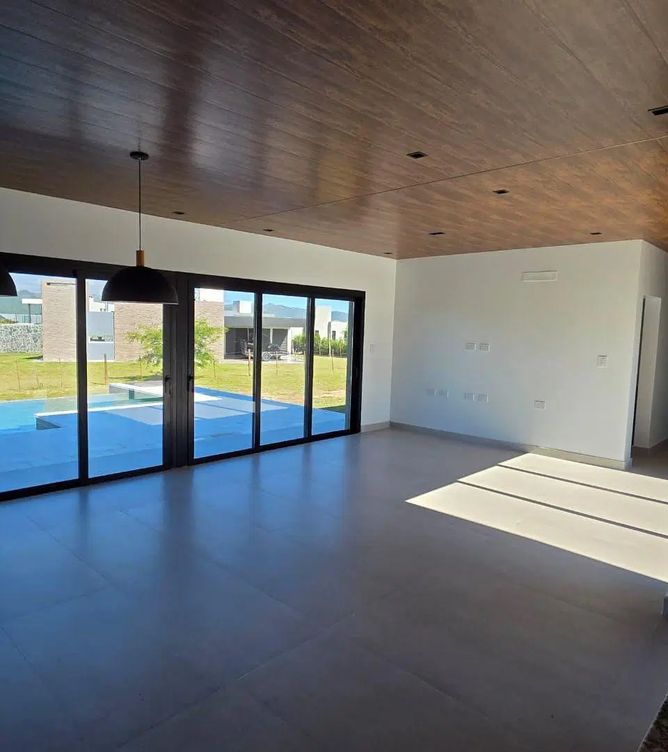 Casa en Venta en Puerto del Águila Etapa 1 3 Dormitorios, Pileta y Terreno de 1.400 m. 2