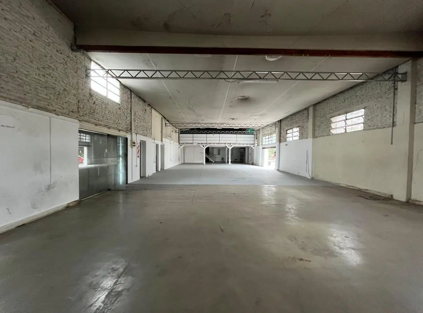 GALÓN 400 m2 cubiertos ubicación estratégica 4