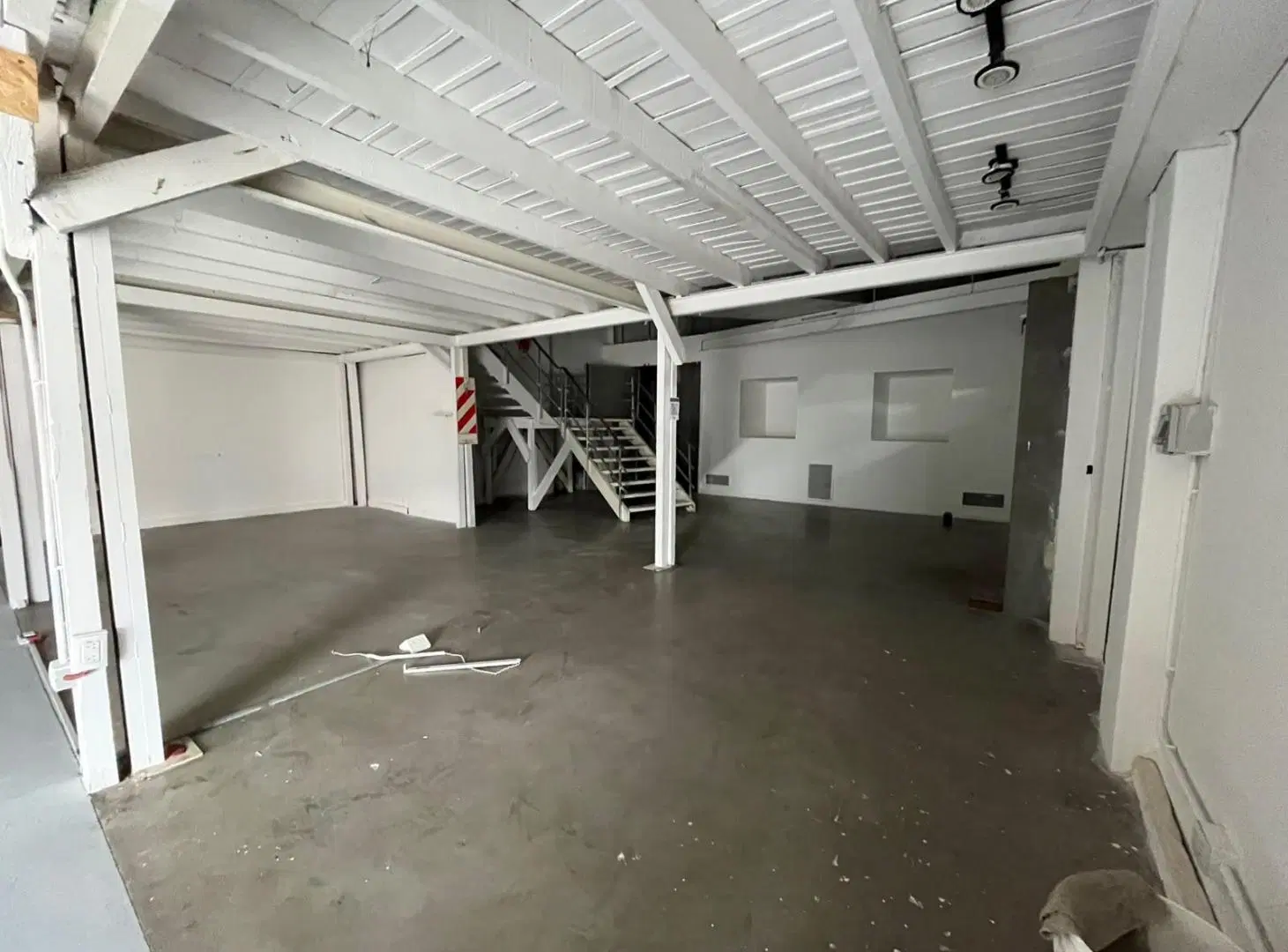GALÓN 400 m2 cubiertos ubicación estratégica 3