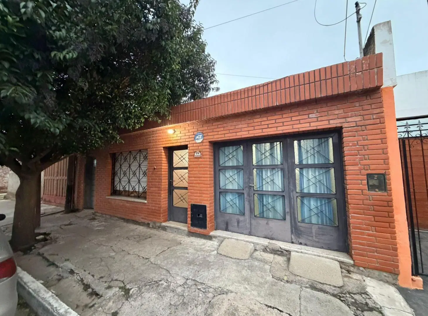 Casa en venta- 2 dormitorios garaje- B. Los Pinos 4