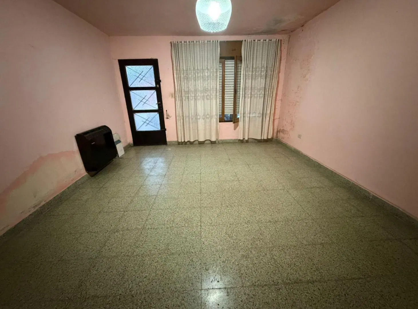 Casa en venta- 2 dormitorios garaje- B. Los Pinos 3