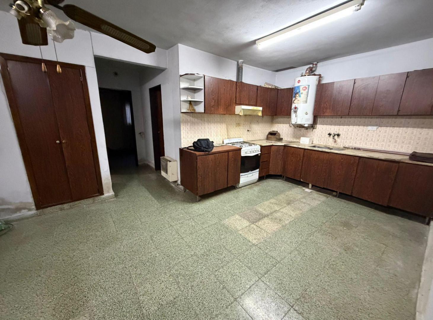 Casa en venta- 2 dormitorios garaje- B. Los Pinos