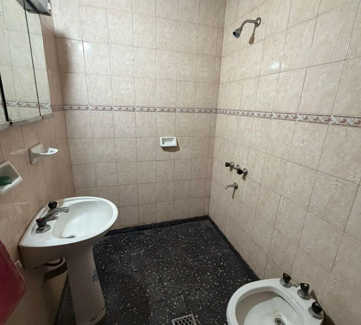 Casa en venta- 2 dormitorios garaje- B. Los Pinos 5