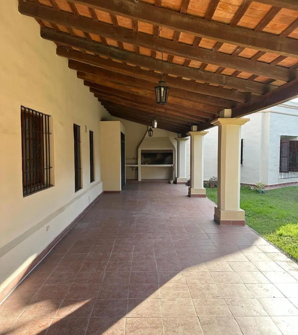 ALQUILER  Casa exclusiva en Housing El Hornero con piscina, parque de 4.800 m2 y cochera doble 3