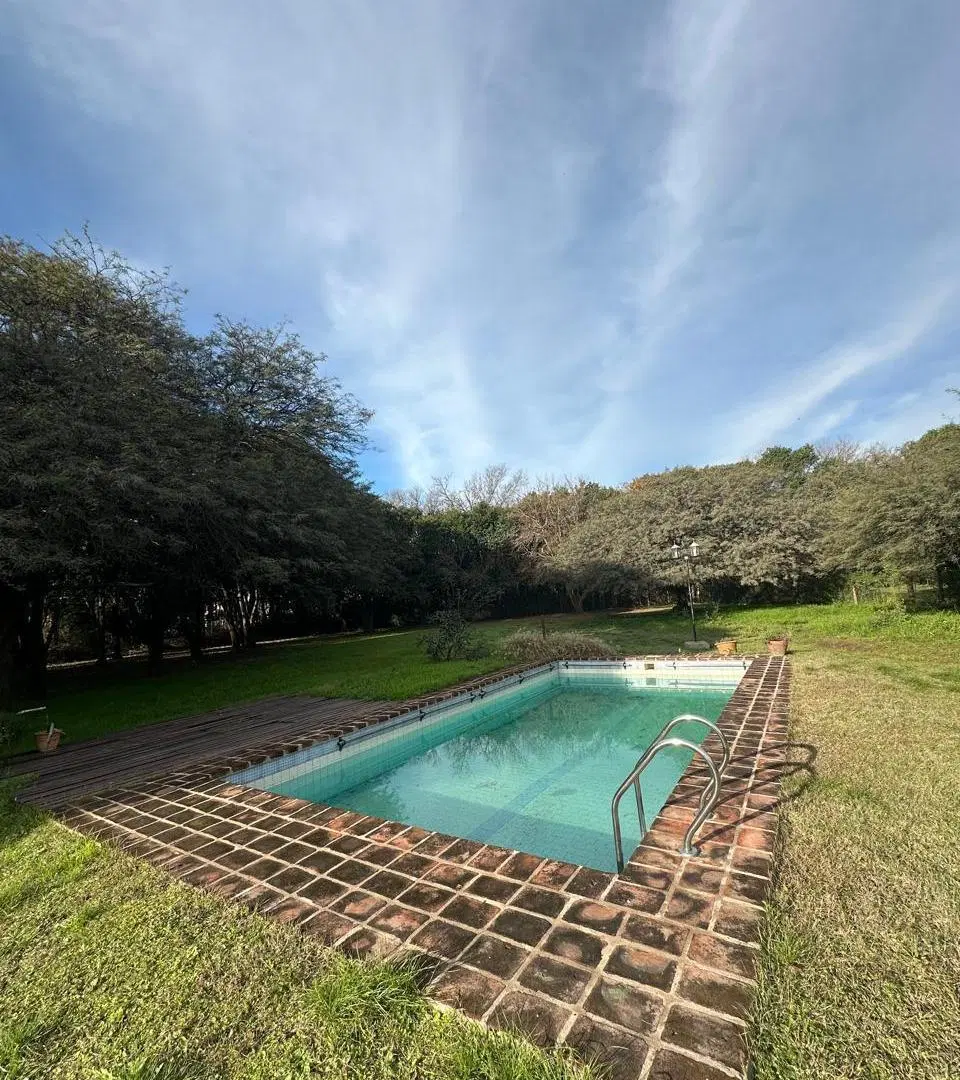 ALQUILER Casa exclusiva en Housing El Hornero con piscina, parque de 4.800 m2 y cochera doble 8