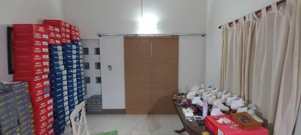 Foto de EN VENTA - CASA 5 DORM GARAJE DOBLE - EN B NATANIA 19 -Al lado De Barrio Don Bosco, imagen 1