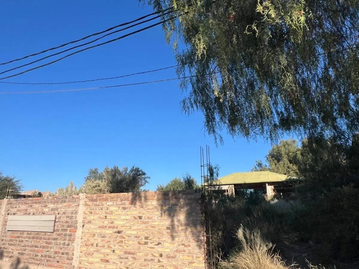 Inmobiliaria Beltrán vende lote con construcción de Quincho Barrio privado Nuevas Quintas 3