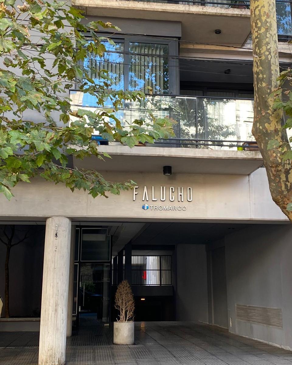 Departamento en Venta de 3 Ambientes C/ Cochera en Área Centro 1