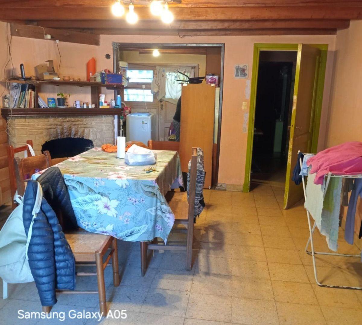 Foto de CASA EN ESQUINA DE 4 AMBIENTES CON COCHERA, PATIO CON PARRILLA Y, imagen 3