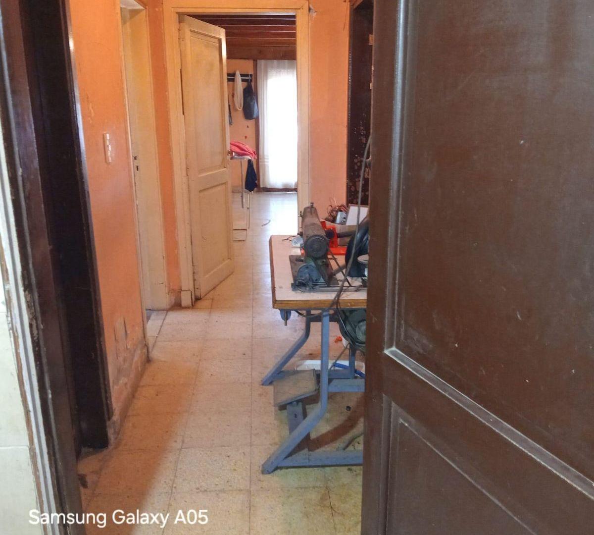 Foto de CASA EN ESQUINA DE 4 AMBIENTES CON COCHERA, PATIO CON PARRILLA Y, imagen 4