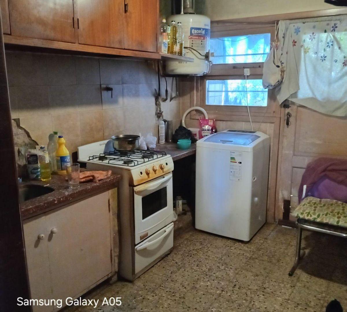 Foto de CASA EN ESQUINA DE 4 AMBIENTES CON COCHERA, PATIO CON PARRILLA Y, imagen 5