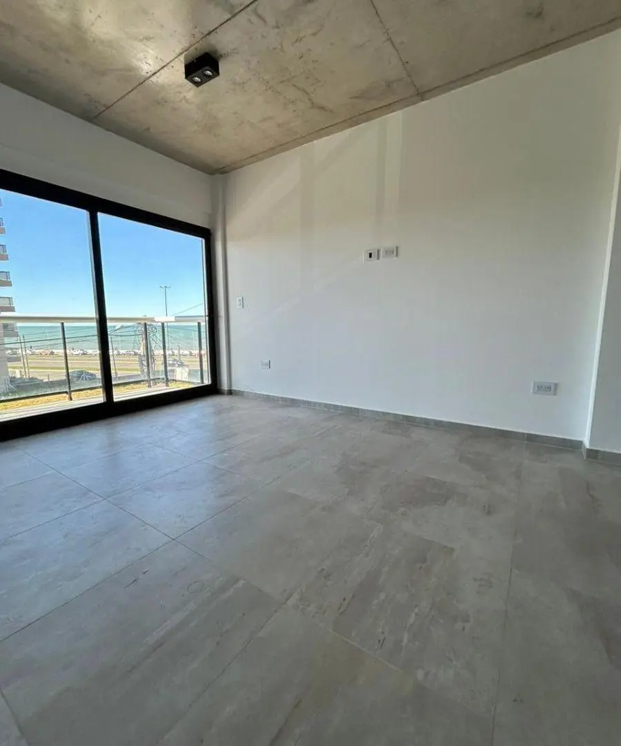 Venta departamento 2 ambientes con cochera doble frente al mar 3