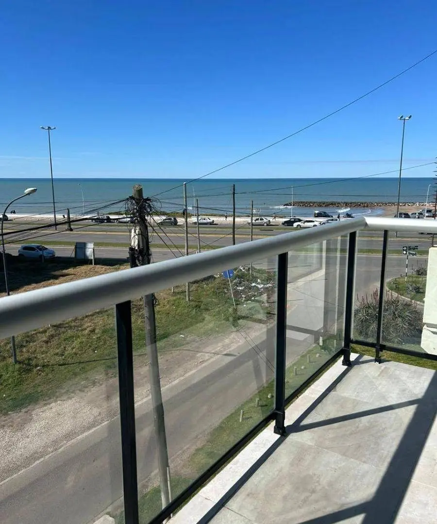 Venta departamento 2 ambientes con cochera doble frente al mar 2