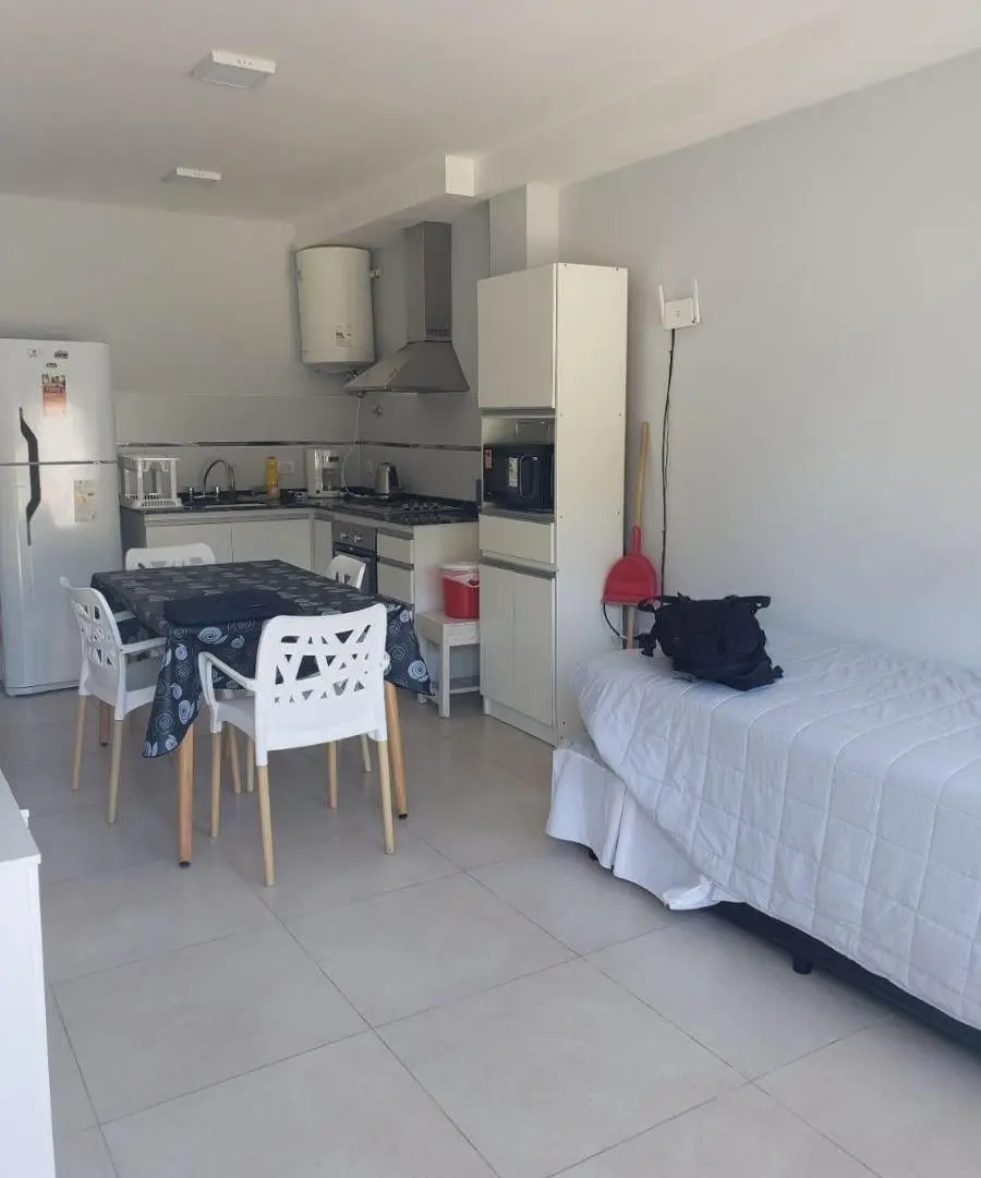 alquiler estudiantil 2 ambientes c/ cochera en Punta Mogotes 3