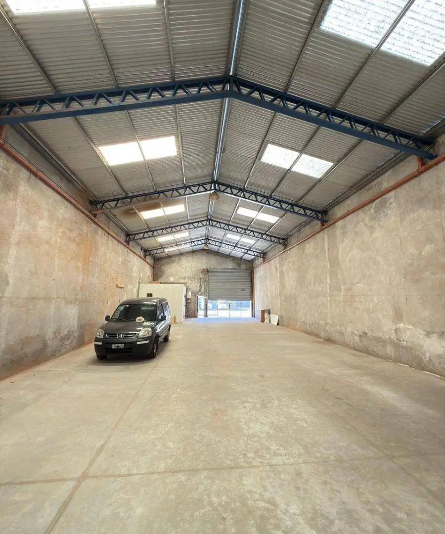 Galpón en alquiler de 280m2 ubicado en Barrio El Martillo 5