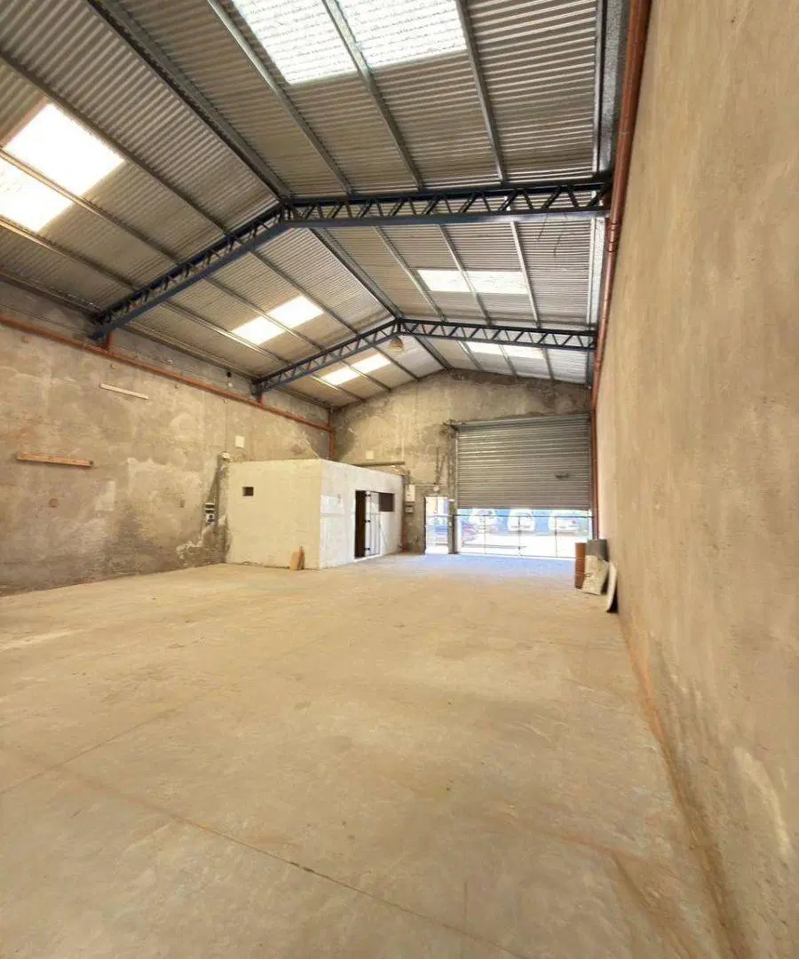 Galpón en alquiler de 280m2 ubicado en Barrio El Martillo 1