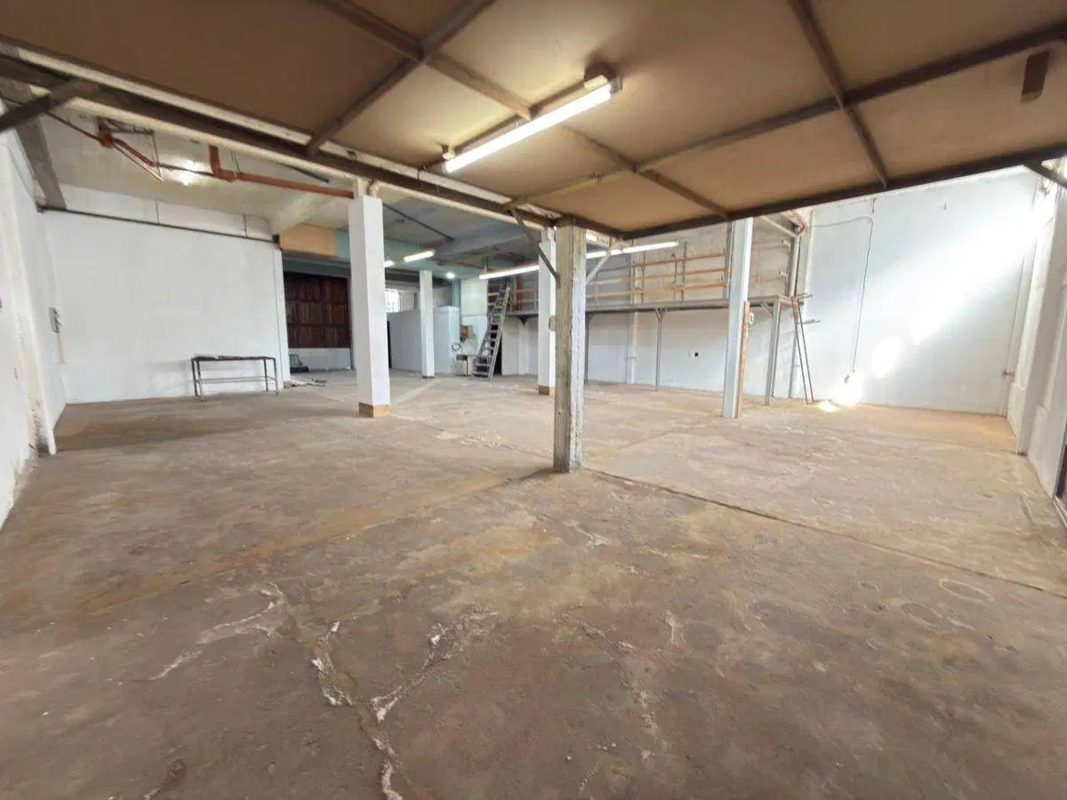 Galpón en alquiler de 300m2 ubicado en Barrio Santa Rita 1
