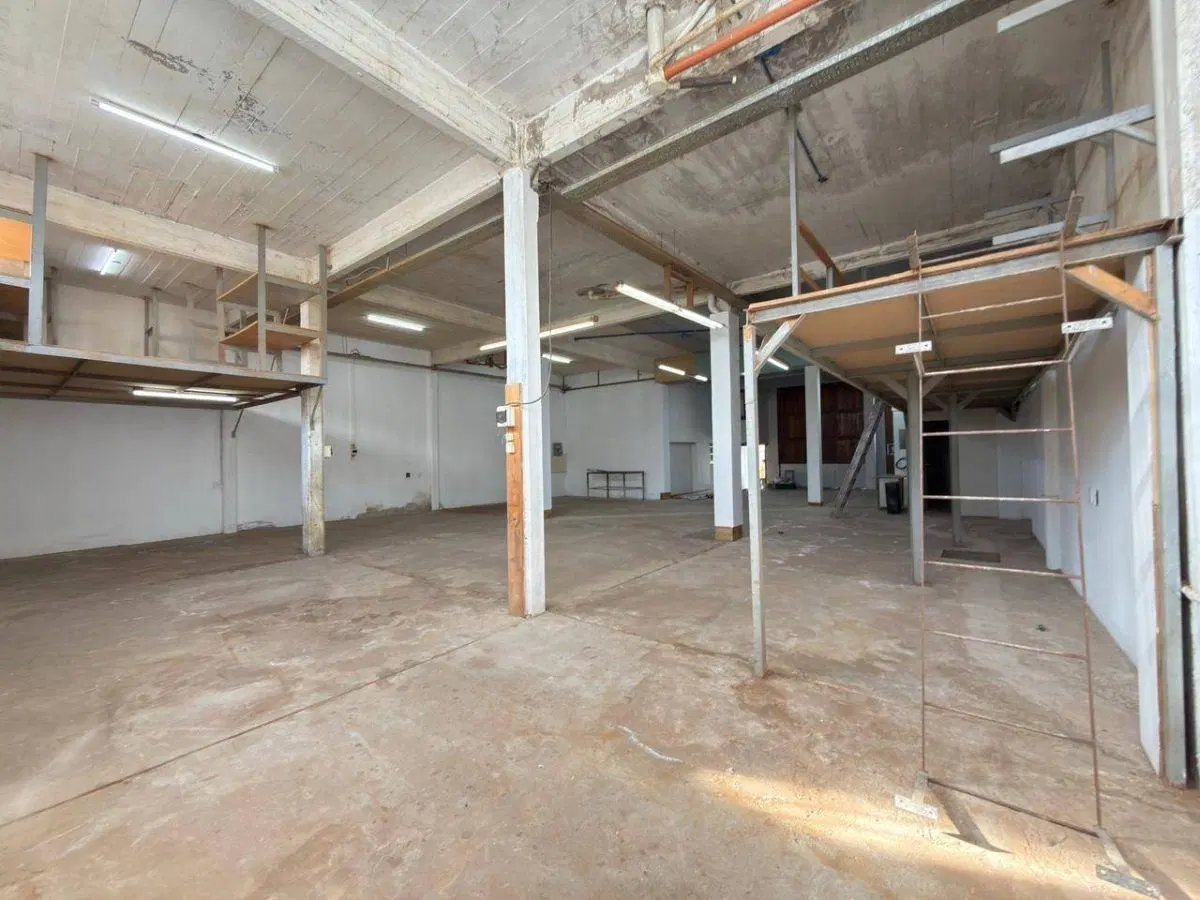 Galpón en alquiler de 300m2 ubicado en Barrio Santa Rita 4