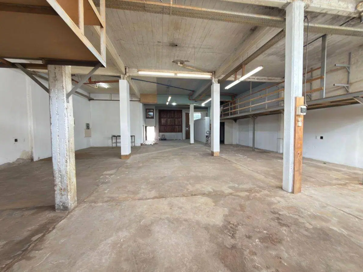 Galpón en alquiler de 300m2 ubicado en Barrio Santa Rita 5