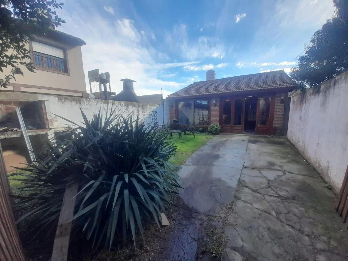 ALQUILER: PH de 3 Ambientes con Cochera, Patio y Quincho – Zona Constitución 2