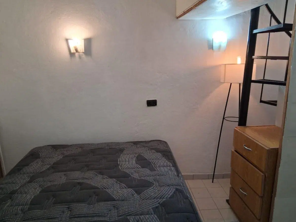 Casa en alquiler c/ cochera en Barrio López de Gomara 4