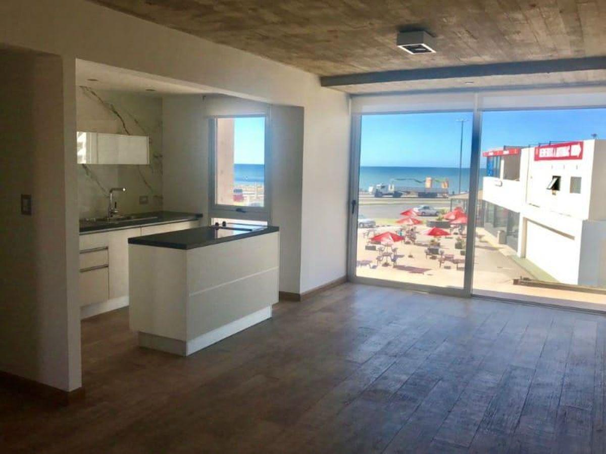 Foto de Departamento 2 ambientes c/ cochera frente al mar, imagen 1