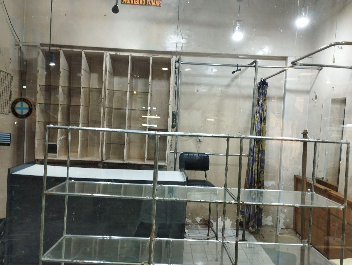 Foto de Local medial Galería del Sol - Alquiler - Balvanera, imagen 4