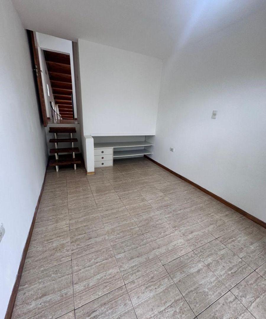 Foto de Casa con 2 dormitorio y cochera de 183 m² en venta en Alta Córdoba, imagen 4