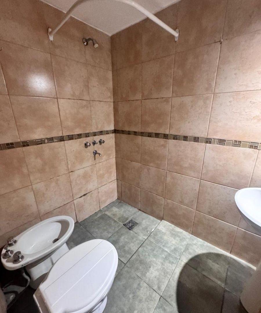 Foto de Casa con 2 dormitorio y cochera de 183 m² en venta en Alta Córdoba, imagen 1