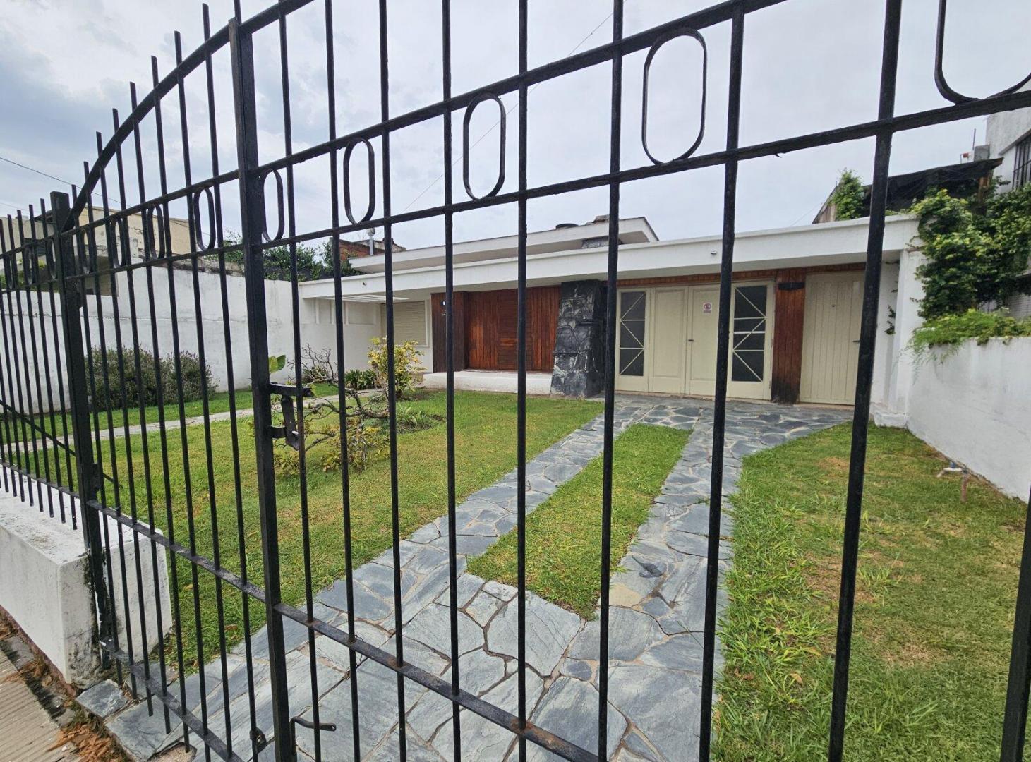 Casa en venta y alquiler La Calera Centro