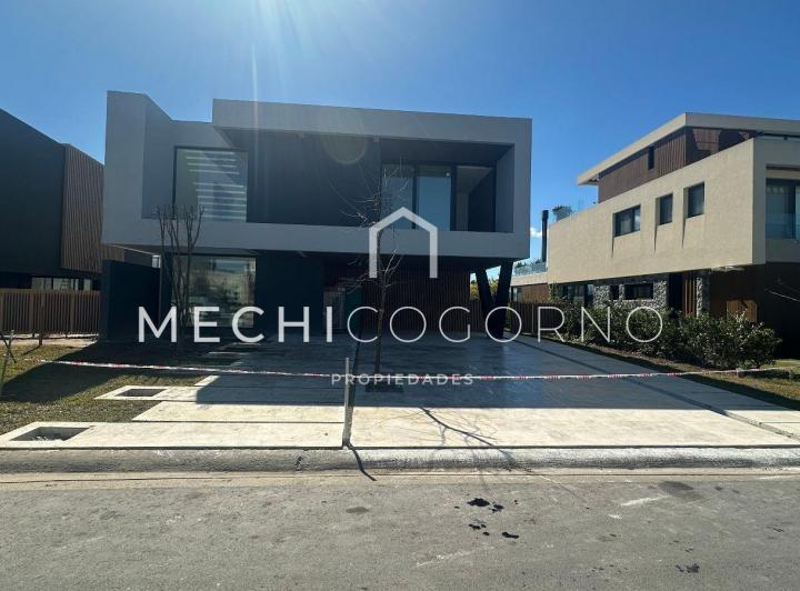 Casa Venta 5 dormitorios Yacht Nordelta 1