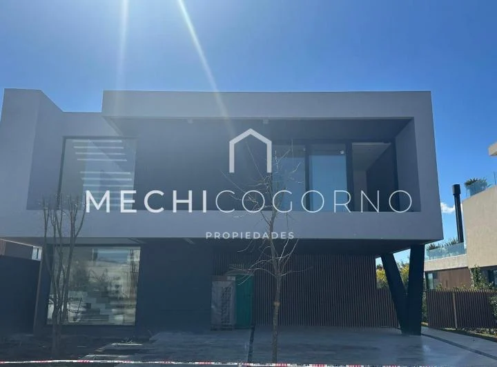 Casa Venta 5 dormitorios Yacht Nordelta 3